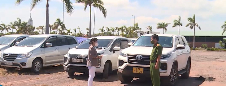 Nhiều xe hơi chở ‘chui lấy phí 1,3 - 1,8 triệu đồng/người từ vùng dịch về Phú Yên - Ảnh 1.