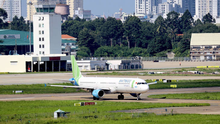Bamboo Airways bố trí chuyên cơ chở gần 200 y bác sĩ từ miền Trung vào TP.HCM chống dịch - Ảnh 3.