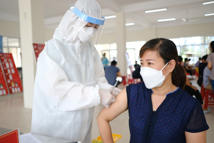 Đà Nẵng kêu còn ít, kiến nghị Chính phủ tăng vắc xin - Ảnh 1.