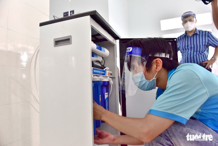 Tập đoàn Phương Trang tặng 1.000 máy lọc nước cho hệ thống y tế tuyến đầu - Ảnh 2.