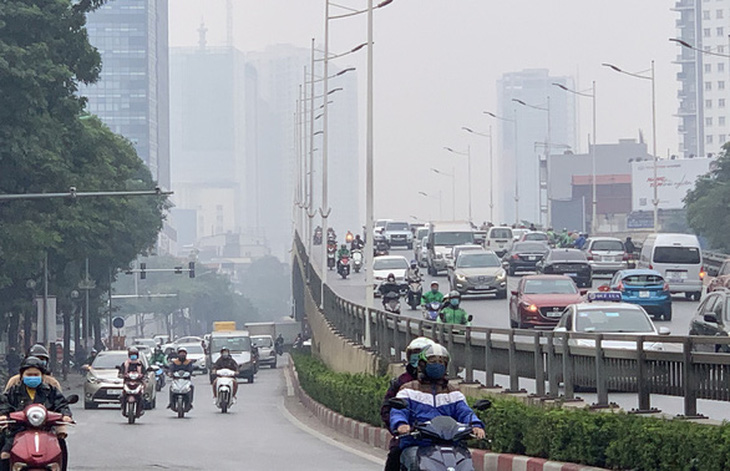 Người dân Hà Nội mất gần 80.000 năm sống vì ô nhiễm bụi mịn PM2.5 - Ảnh 1.