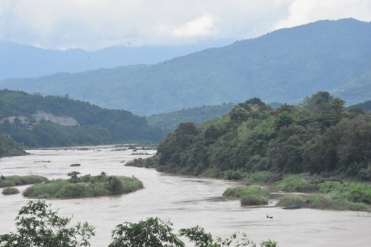 Trung Quốc phủ nhận chặn đập làm sông Mekong thiếu nước, dư luận bất bình - Ảnh 1.