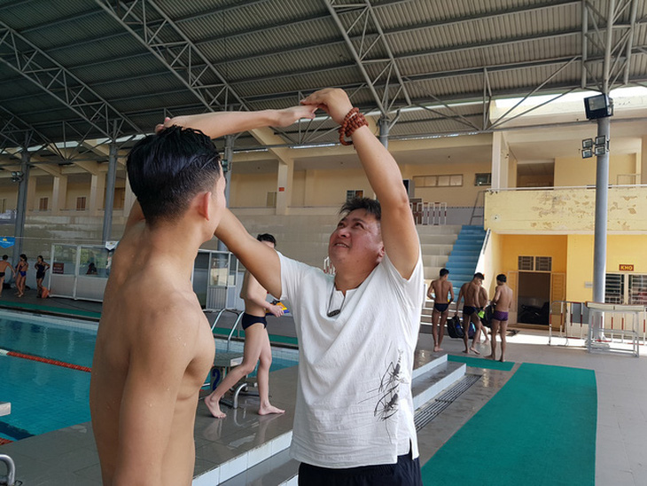 Chuyên gia đội tuyển bơi Việt Nam tử vong trong khu cách ly của đoàn thể thao Việt Nam - Ảnh 1.