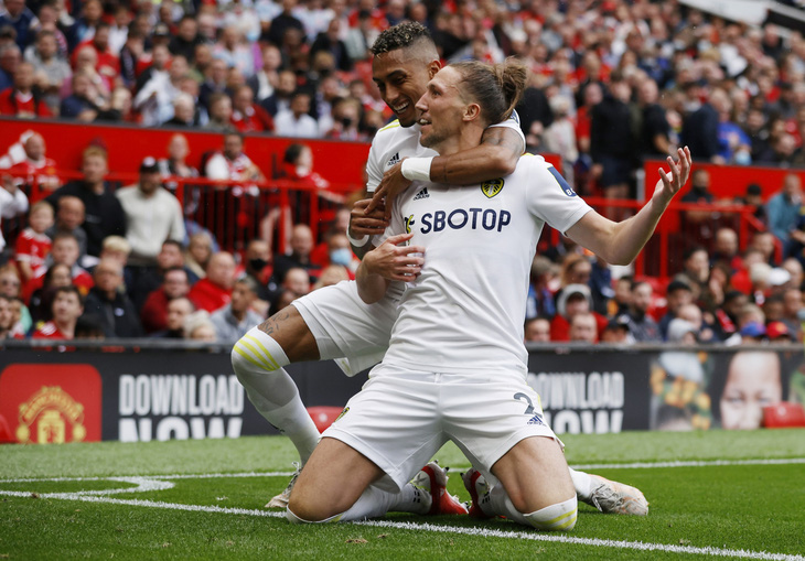 Bruno lập hat-trick, Man Utd đại thắng Leeds trong trận ra quân - Ảnh 2.