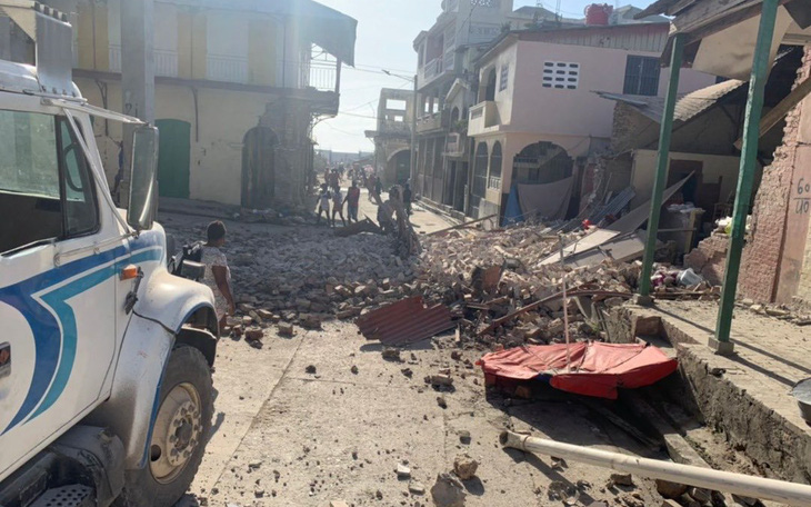 Động đất 7,2 độ rung chuyển Haiti, nhà cửa đổ sập