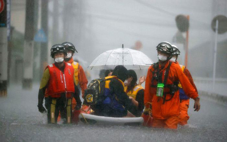 5 triệu dân Nhật phải sơ tán vì mưa như trút nước