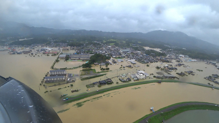 5 triệu dân Nhật phải sơ tán vì mưa như trút nước - Ảnh 3.