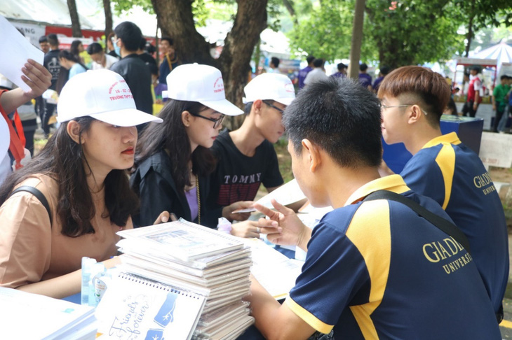 Hỗ trợ tân sinh viên nhập học: Gia Định là gia đình! - Ảnh 1.