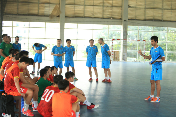 Đội tuyển futsal Việt Nam đưa 17 cầu thủ sang Tây Ban Nha tập huấn - Ảnh 2.