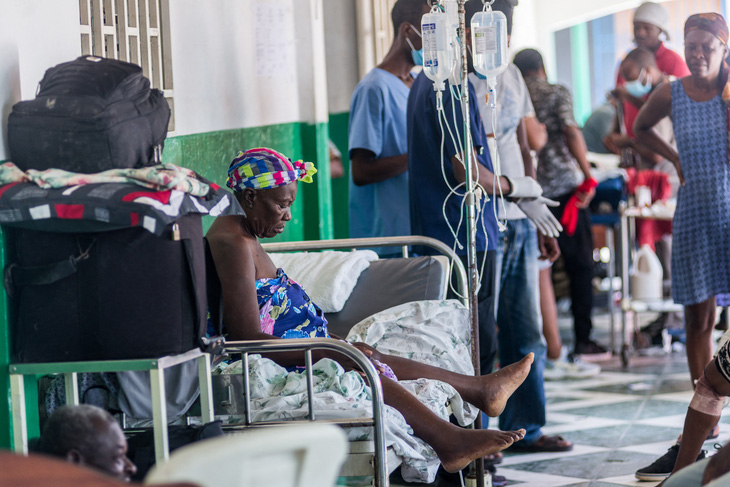 Bệnh viện Haiti quá tải, hàng ngàn người thương vong sau động đất - Ảnh 1.