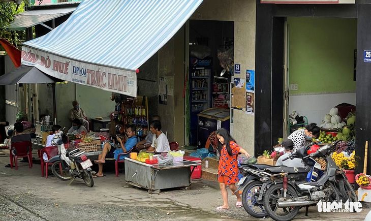 Nha Trang phê bình lãnh đạo 2 phường để số ca COVID-19 tăng cao - Ảnh 2.