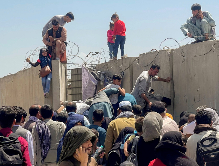 Mỹ, châu Âu chạy đua giải quyết khủng hoảng tị nạn ở Afghanistan - Ảnh 1.