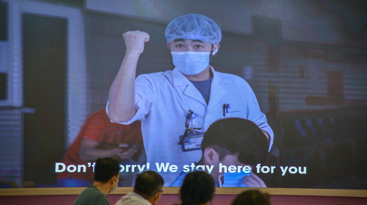 Thêm 170 cán bộ y tế Bệnh viện Bạch Mai chi viện cho TP.HCM - Ảnh 2.