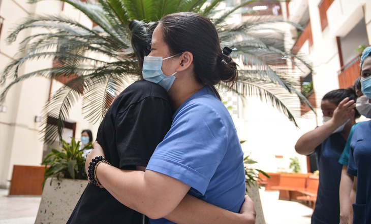 Thêm 170 cán bộ y tế Bệnh viện Bạch Mai chi viện cho TP.HCM - Ảnh 1.