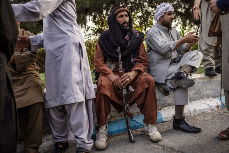 YouTube, Facebook tuyên bố chặn các tài khoản của Taliban - Ảnh 1.