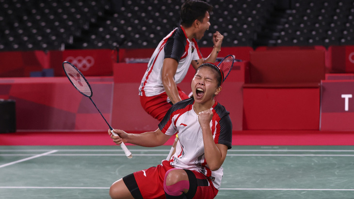 Đánh bại đôi Trung Quốc, Indonesia giành HCV cầu lông Olympic - Ảnh 1.