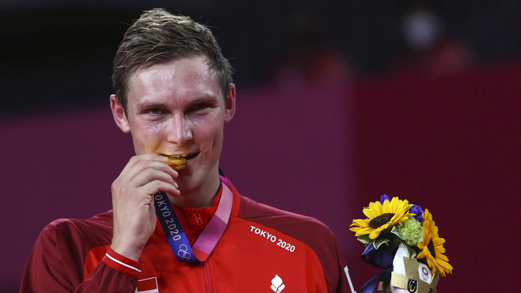 Tay vợt Đan Mạch Axelsen phá thế thống trị của cầu lông nam Trung Quốc ở Olympic - Ảnh 1.