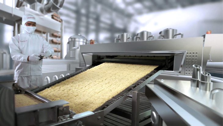 Gỡ vướng để mì ăn liền sản xuất thời dịch, hàng xuất khẩu được bán ở TP.HCM - Ảnh 1.