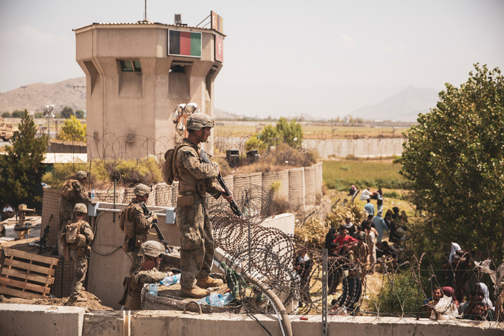 Mỹ đóng cửa sân bay Kabul, phát cảnh báo nguy hiểm tới công dân - Ảnh 1.