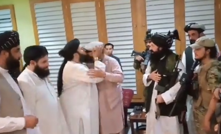 Taliban chiêu mộ được em trai giàu có của tổng thống Afghanistan lưu vong - Ảnh 1.