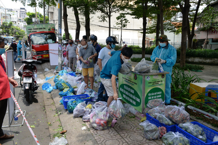 Siêu thị chờ phối hợp giao hàng - Ảnh 2.