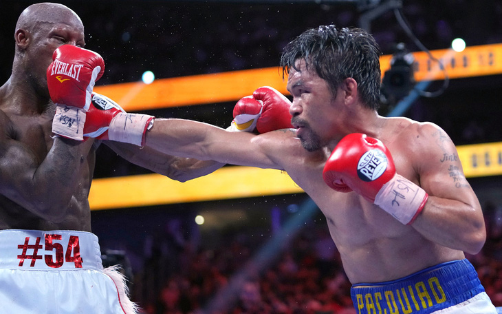 Thượng đài sau hơn 2 năm, Pacquiao thua 