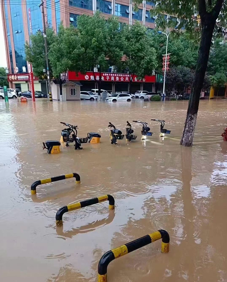 Mưa lớn ở nhiều thành phố Trung Quốc, thiệt hại kinh tế hơn 2.000 tỉ đồng - Ảnh 3.