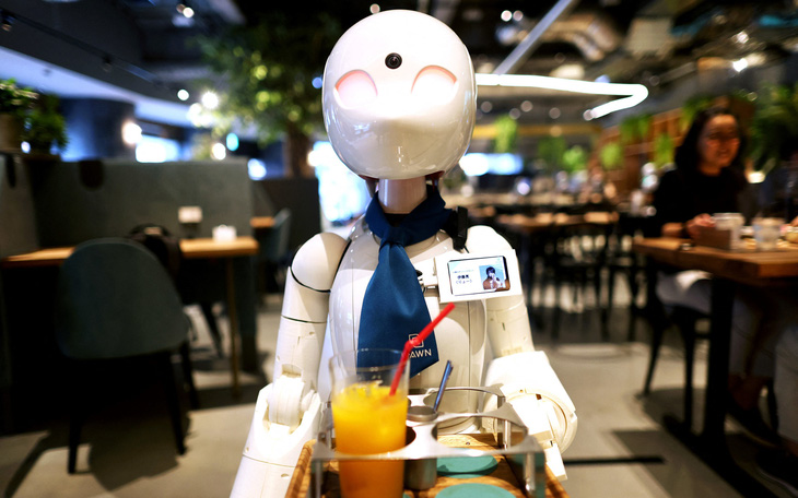 Quán cà phê robot do người khuyết tật điều khiển