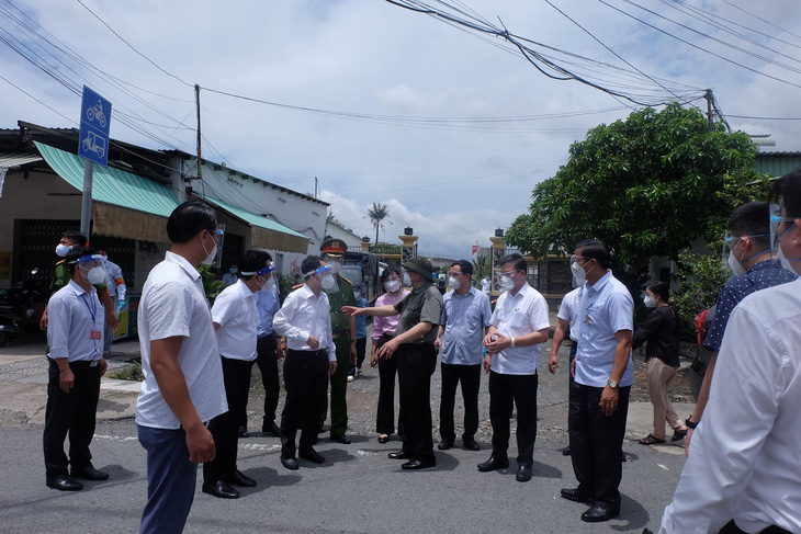 Thủ tướng: TP.HCM phải đảm bảo lương thực, thực phẩm để dân yên tâm ở nhà - Ảnh 1.