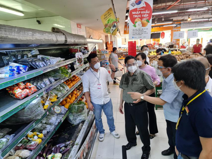 Thủ tướng Chính phủ: Cần phối hợp chặt chẽ với siêu thị để cung ứng hàng hóa - Ảnh 1.