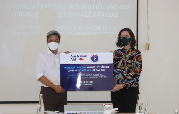 TP.HCM tiếp nhận hơn 400.000 liều vắc xin AstraZeneca của Úc gửi tặng - Ảnh 1.
