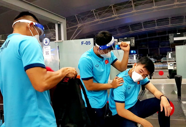 Đội tuyển Việt Nam lên đường đến Saudi Arabia, chủ nhà bố trí máy bay riêng đón từ Qatar - Ảnh 3.