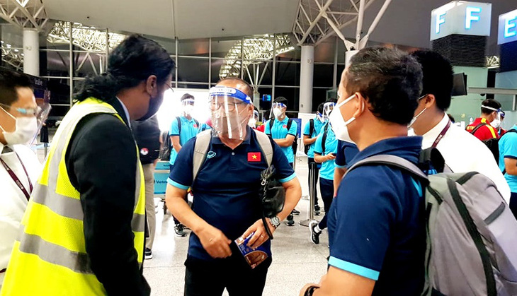 Đội tuyển Việt Nam lên đường đến Saudi Arabia, chủ nhà bố trí máy bay riêng đón từ Qatar - Ảnh 1.