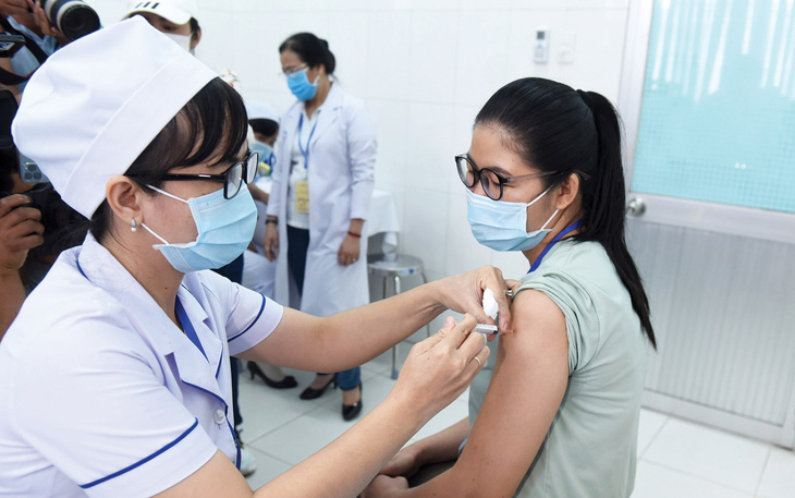 Những người nghiên cứu vắc xin Việt: Lặng thầm tìm vũ khí chống dịch - Ảnh 1.
