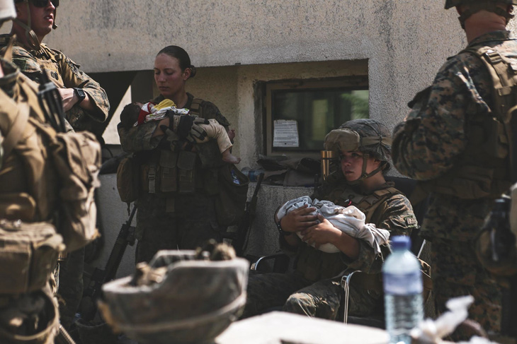Bức ảnh cuối cùng của nữ binh sĩ Mỹ thiệt mạng ở Kabul - Ảnh 1.