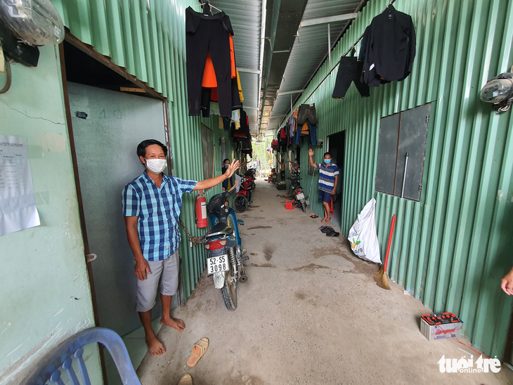 Người dân phường Phú Hữu ra đường vì chưa nhận được tiền hỗ trợ đã được hỗ trợ - Ảnh 4.