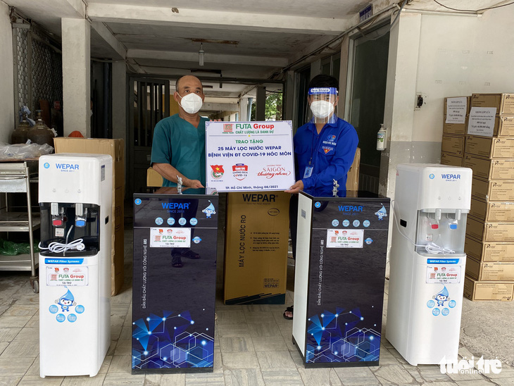 Tặng 80 máy lọc nước cho các bệnh viện điều trị COVID tại Củ Chi và Hóc Môn - Ảnh 3.