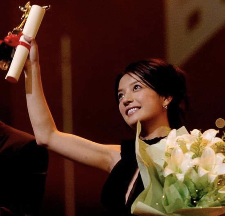 Triệu Vy bị thu hồi giải thưởng, danh hiệu, chính thức rút khỏi giới giải trí - Ảnh 2.