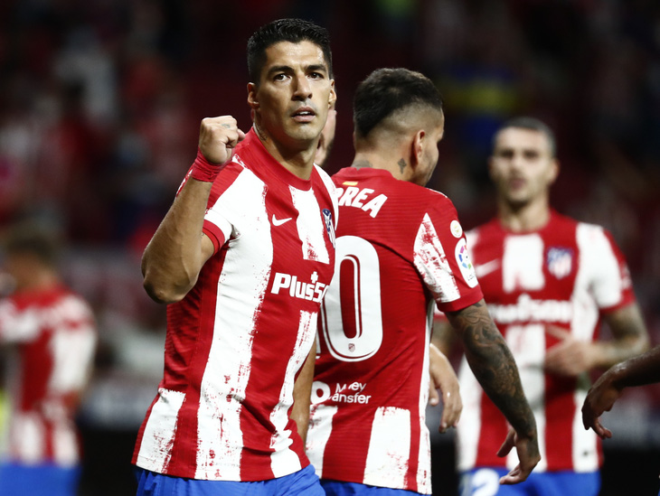 Pha đốt đền lãng xẹt của Mandi phút 90+5 giúp Atletico Madrid có 1 điểm - Ảnh 2.