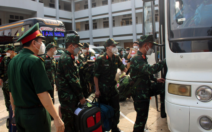 Đồng Nai tiếp nhận 105 cán bộ quân y hỗ trợ chống dịch