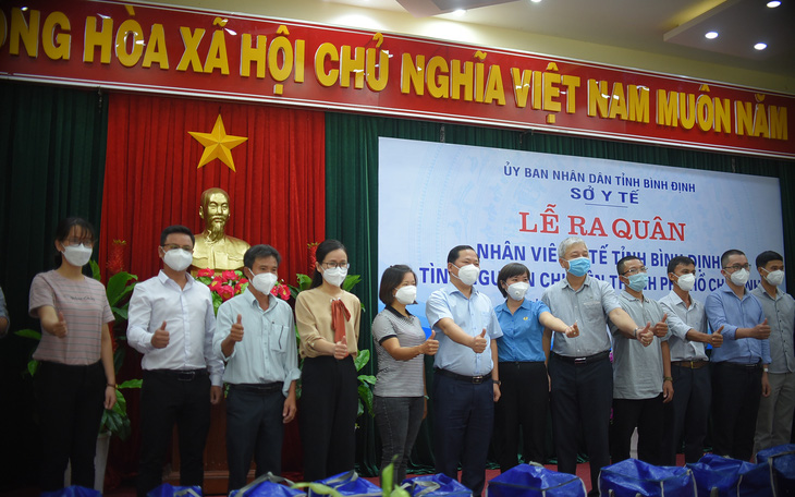 Bình Định đưa đoàn y bác sĩ thứ 2 tiếp viện TP.HCM chống dịch
