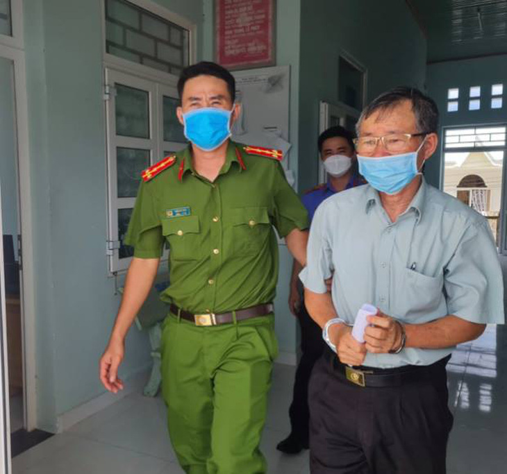 Bắt một trưởng văn phòng công chứng ở Bình Thuận - Ảnh 1.