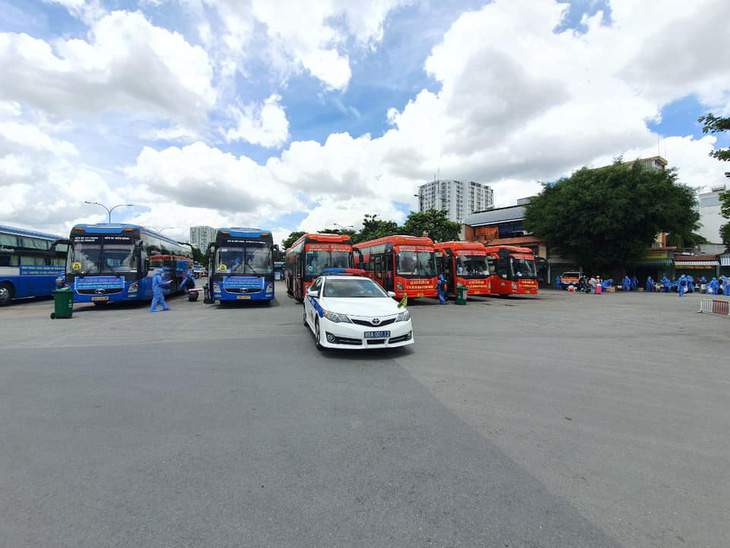 Bình Thuận dự kiến đưa 300 người dân từ TP.HCM về vào ngày 7-8 - Ảnh 1.