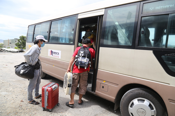 Thừa Thiên Huế đã nhận 23 người đi từ TP.HCM bơ vơ ở hầm Hải Vân về quê cách ly - Ảnh 1.