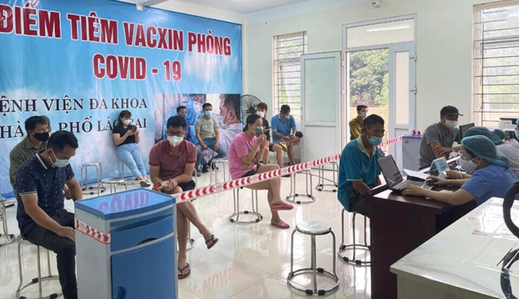 8.500 lao động, cư dân biên giới Lào Cai được tiêm vắc xin Sinopharm - Ảnh 1.
