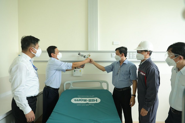Bệnh viện hồi sức COVID-19 TP.HCM được trang bị thêm hệ thống oxy và hút chân không - Ảnh 3.