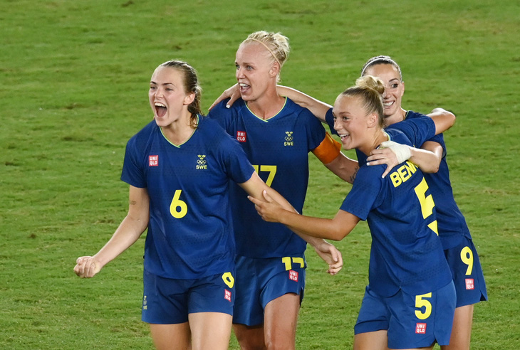 Trận chung kết bóng đá nữ Olympic 2020 giữa Canada và Thụy Điển có giờ thi đấu mới - Ảnh 1.