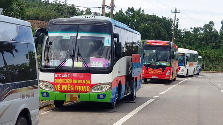 Chuyến xe nghĩa tình nào được chở người rời khỏi vùng có dịch? - Ảnh 1.