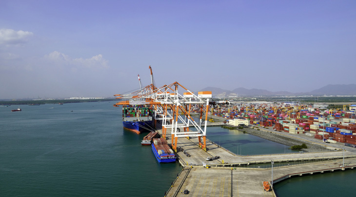 TP.HCM và Bà Rịa - Vũng Tàu tìm cách giải tỏa ùn tắc hàng ở cảng Cát Lái - Ảnh 2.