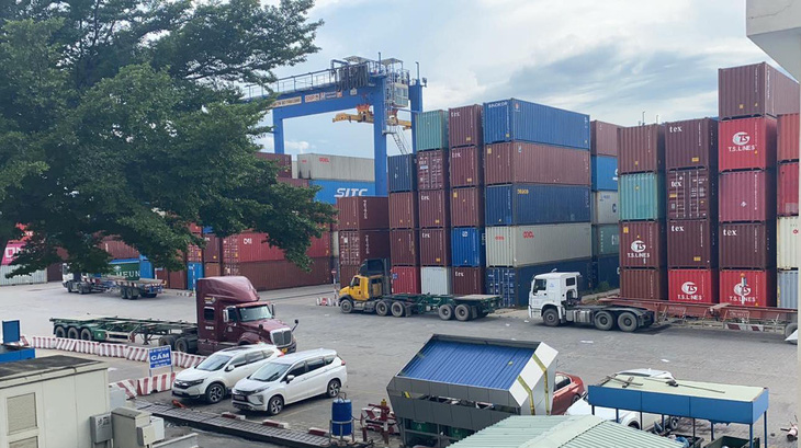 TP.HCM và Bà Rịa - Vũng Tàu tìm cách giải tỏa ùn tắc hàng ở cảng Cát Lái - Ảnh 1.